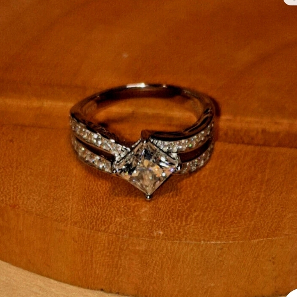 ๐๏ธ๐ Moissanite Bypass Band Ring in Rhodium Over Sterling Silver ( Size 6.0)๐ - Picture 10 of 16